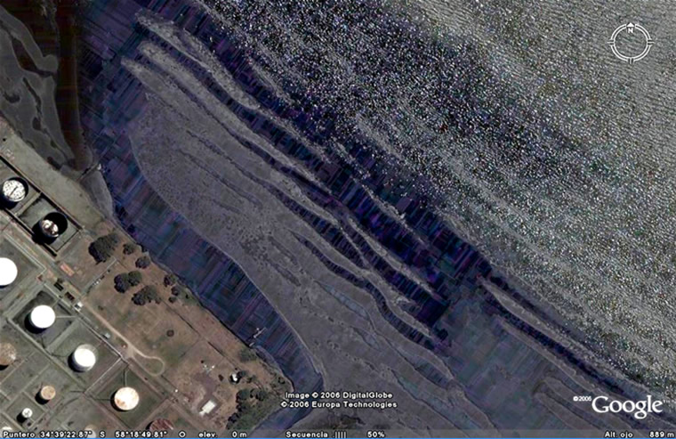 salida del canal Sarand&iacute; y direcci&oacute;n inversa y cohesion de su pluma en la franja inmediata a la capa limite